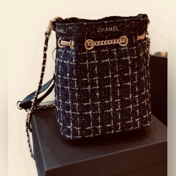 Chanel BLACK Tweed Bucket Bag with Gold Hardware NWB VIP Item - Picture 4 of 9